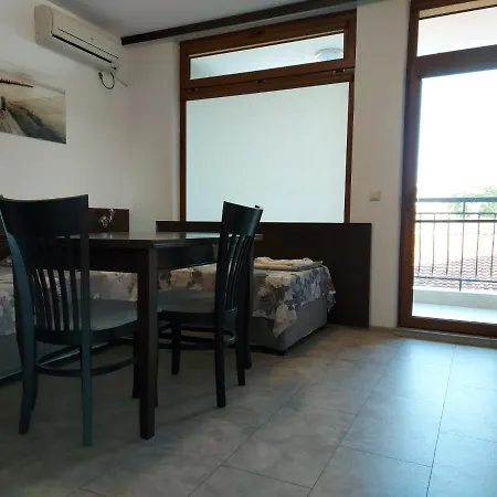 Апартамент Плами Созопол Apartmán *